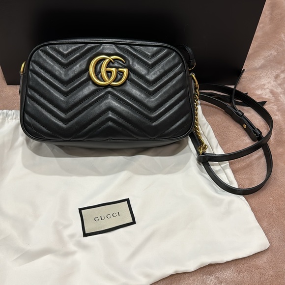 GG Marmont Small Shoulder Bag - Picture 7 of 17